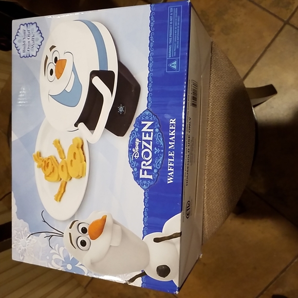 Disney Frozen Waffle Maker Olaf. NEW - Picture 2 of 11